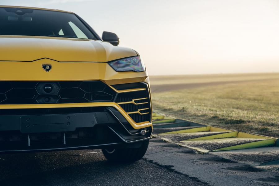 Детали экстерьера Lamborghini Urus Shiny Black Package 2018 года  (NA) (фото 14 из 40)